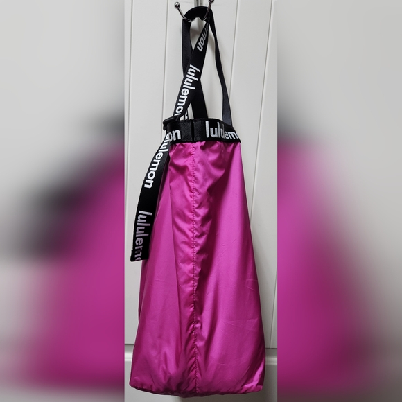 LULULEMON The Rest is Written Tote in Highlight Purple NWOT - Picture 8 of 16